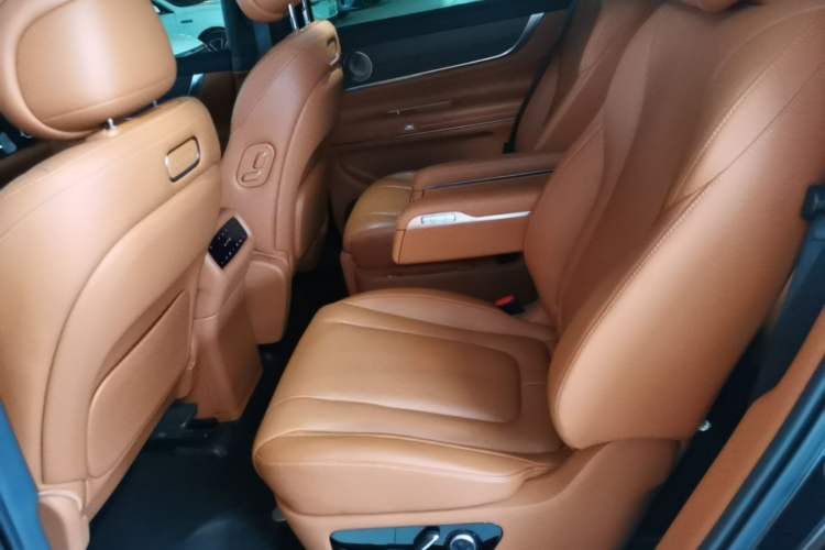 Used Hima AITO M9 2024 Range-Extended Ultra Version 42 kWh 6-Seater Model Left Rear Seat