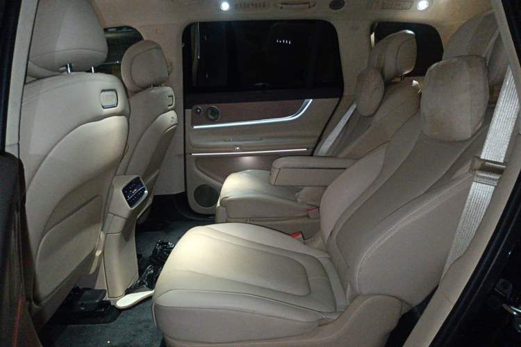 Used Hima AITO M9 2024 Range-Extended Ultra Version 42 kWh 6-Seater Model Left Rear Seat