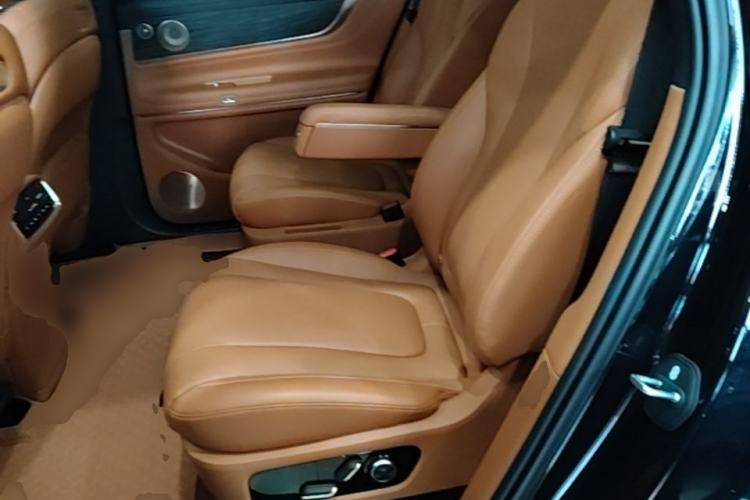 Used Hima AITO M9 2024 Range-Extended Max Edition 42 kWh 6-Seater Version Left Rear Seat
