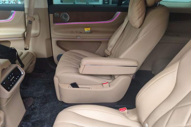 Used Hima AITO M9 2024 Range-Extended Ultra Version 42 kWh 6-Seater Model Left Rear Seat