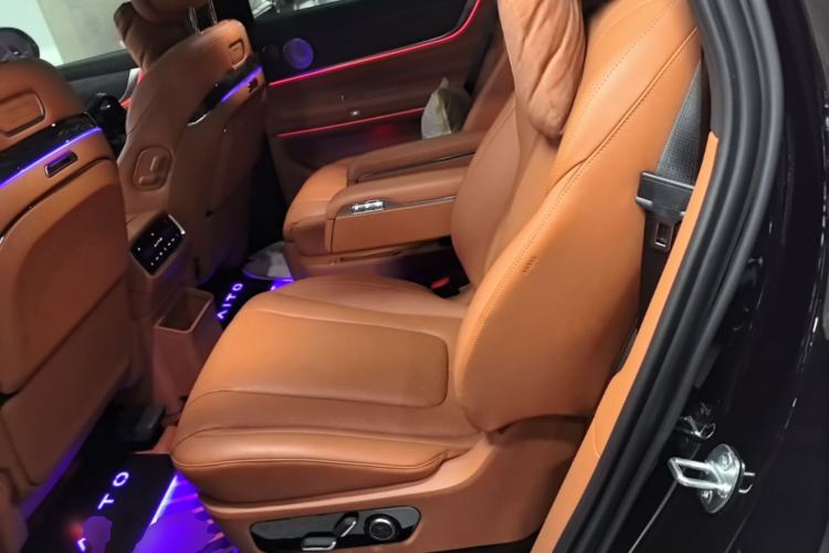 Used Hima AITO M9 2024 Range-Extended Max Edition 42 kWh 6-Seater Version Left Rear Seat