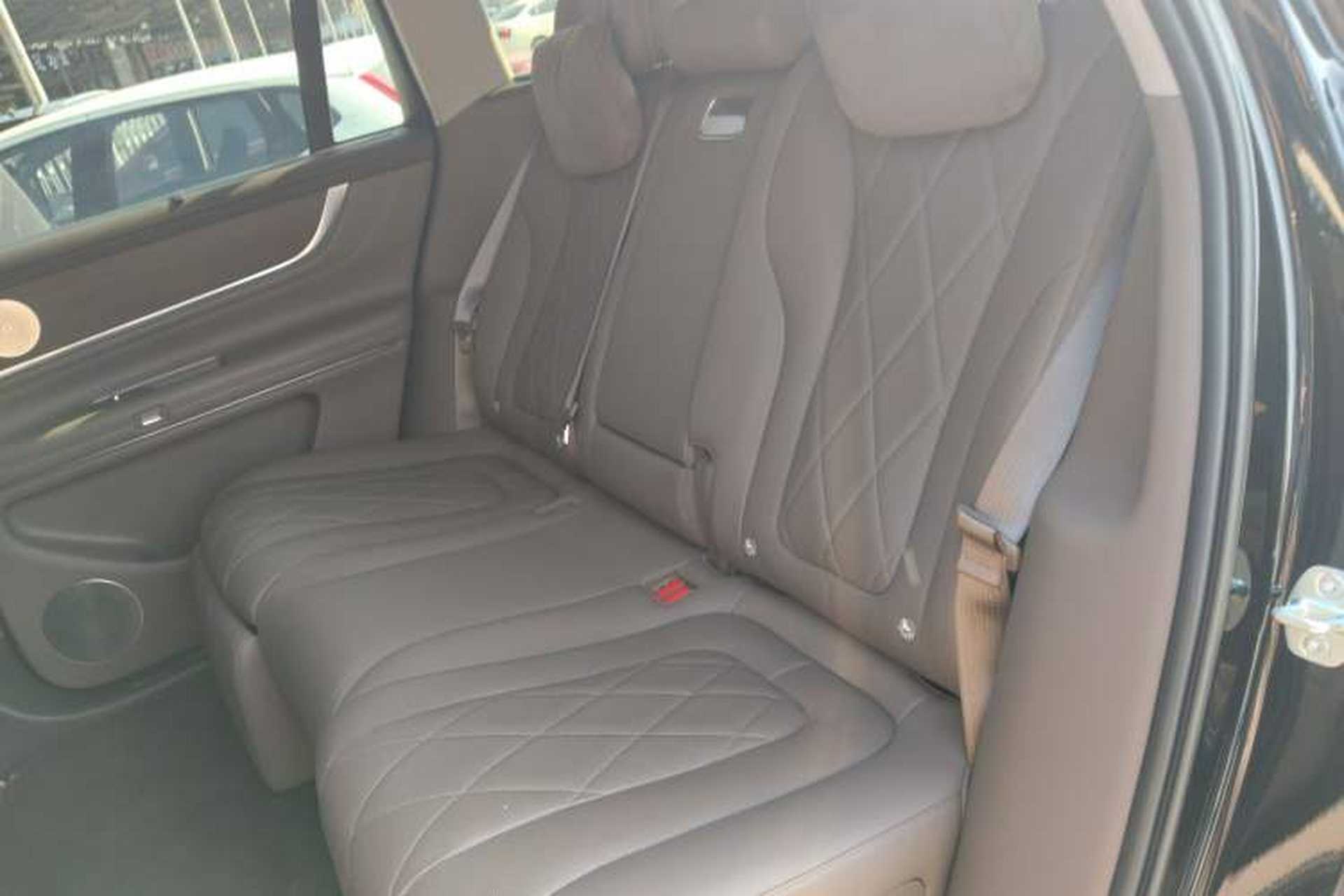 Used Hima AITO M9 2024 All-Electric Ultra Version 100 kWh 5-Seater Model Left Rear Seat