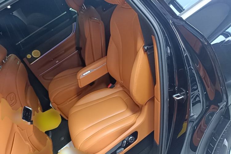 Used Hima AITO M9 2024 Range-Extended Ultra Version 42 kWh 6-Seater Model Left Rear Seat