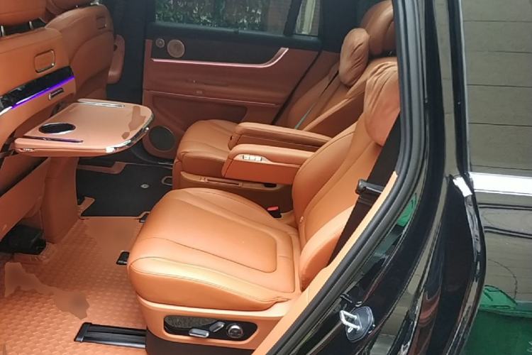 Used Hima AITO M9 2024 Range-Extended Ultra Version 42 kWh 6-Seater Model Left Rear Seat