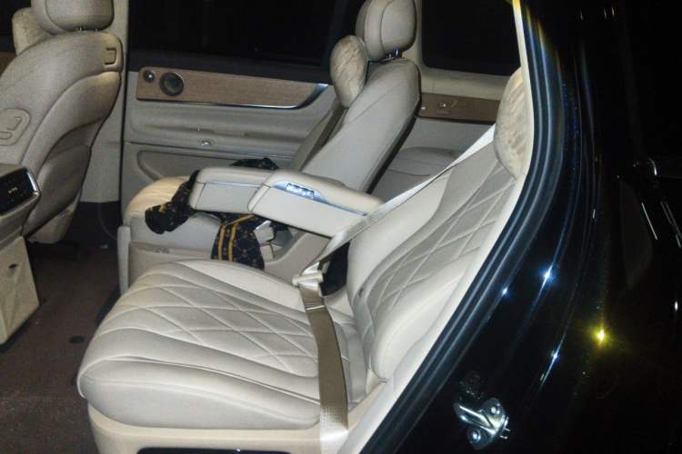 Used Hima AITO M9 2024 Range-Extended Ultra Version 52 kWh 6-Seater Model Left Rear Seat