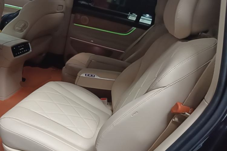 Used Hima AITO M9 2024 Range-Extended Ultra Version 42 kWh 6-Seater Model Left Rear Seat
