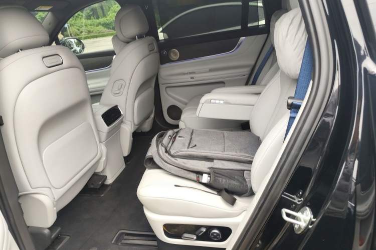 Used Hima AITO M9 2024 All-Electric Ultra Version 100 kWh 6-Seater Model Left Rear Seat
