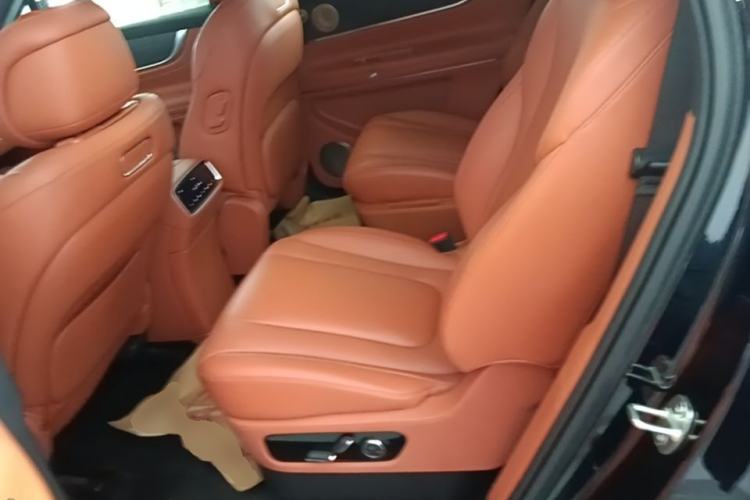 Used Hima AITO M9 2024 All-Electric Max Version 100 kWh 6-Seater Left Rear Seat