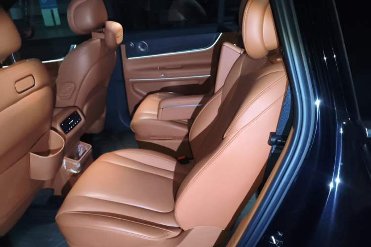Used Hima AITO M9 2024 Range-Extended Max Edition 42 kWh 6-Seater Version Left Rear Seat