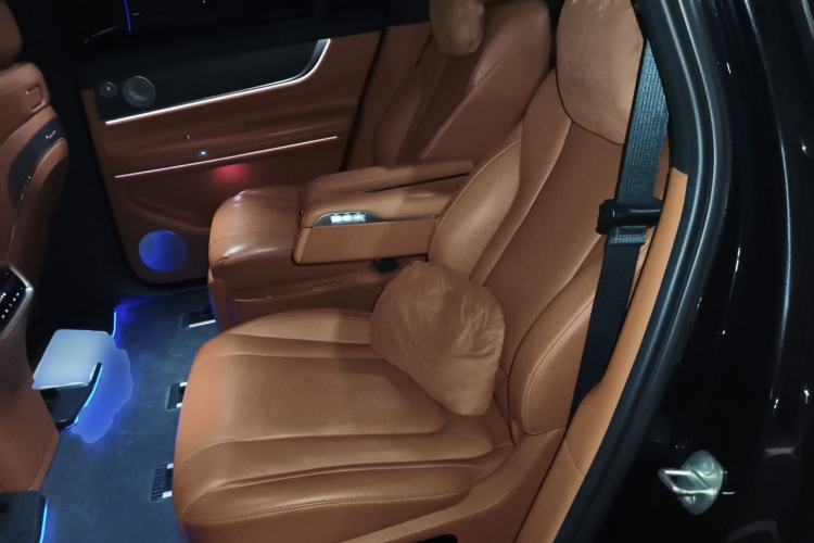 Used Hima AITO M9 2024 Range-Extended Ultra Version 42 kWh 6-Seater Model Left Rear Seat