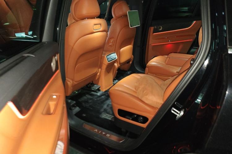 Used Hima AITO M9 2024 Range-Extended Ultra Version 52 kWh 6-Seater Model Left Rear Seat