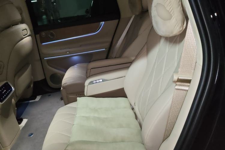 Used Hima AITO M9 2024 Range-Extended Ultra Version 42 kWh 6-Seater Model Left Rear Seat