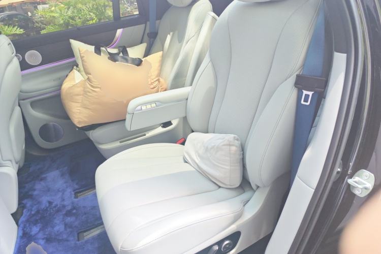 Used Hima AITO M9 2024 Range-Extended Max Edition 42 kWh 6-Seater Version Left Rear Seat