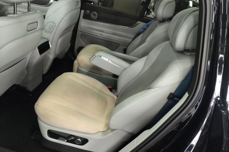 Used Hima AITO M9 2024 Range-Extended Ultra Version 42 kWh 6-Seater Model Left Rear Seat