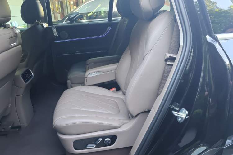 Used Hima AITO M9 2024 Range-Extended Ultra Version 52 kWh 6-Seater Model Left Rear Seat