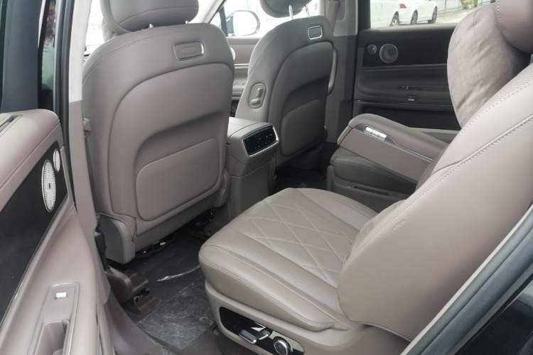 Used Hima AITO M9 2024 Range-Extended Ultra Version 52 kWh 6-Seater Model Left Rear Seat