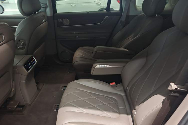 Used Hima AITO M9 2024 Range-Extended Max Edition 52 kWh 6-Seater Version Left Rear Seat