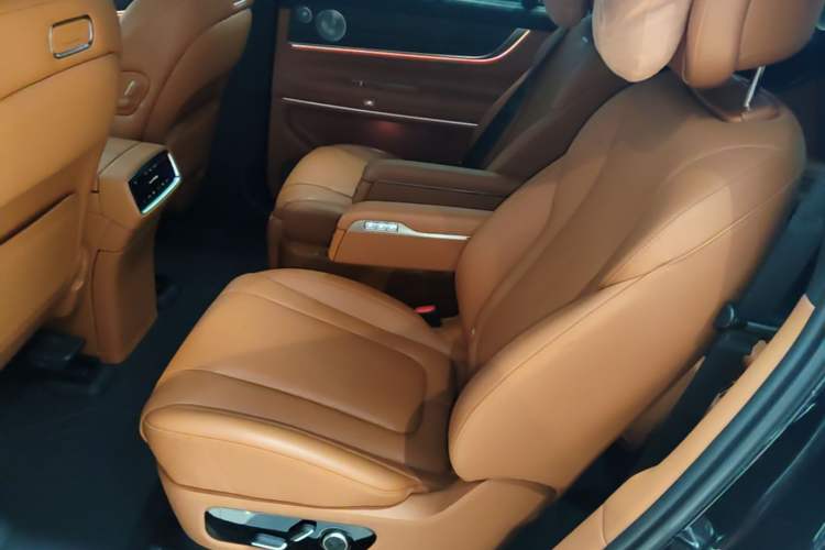 Used Hima AITO M9 2024 Range-Extended Ultra Version 42 kWh 6-Seater Model Left Rear Seat