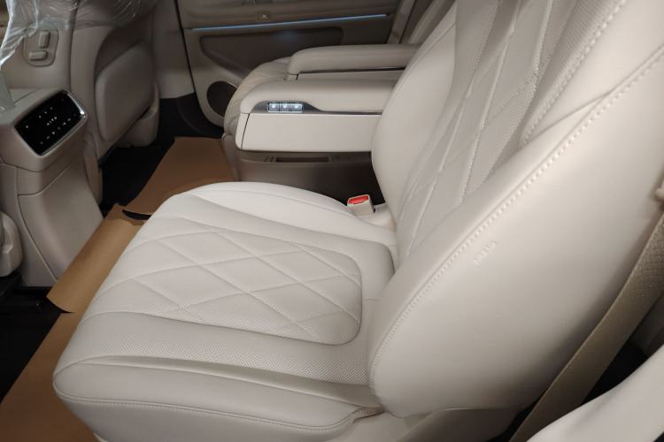 Used Hima AITO M9 2024 Range-Extended Ultra Version 42 kWh 6-Seater Model Left Rear Seat
