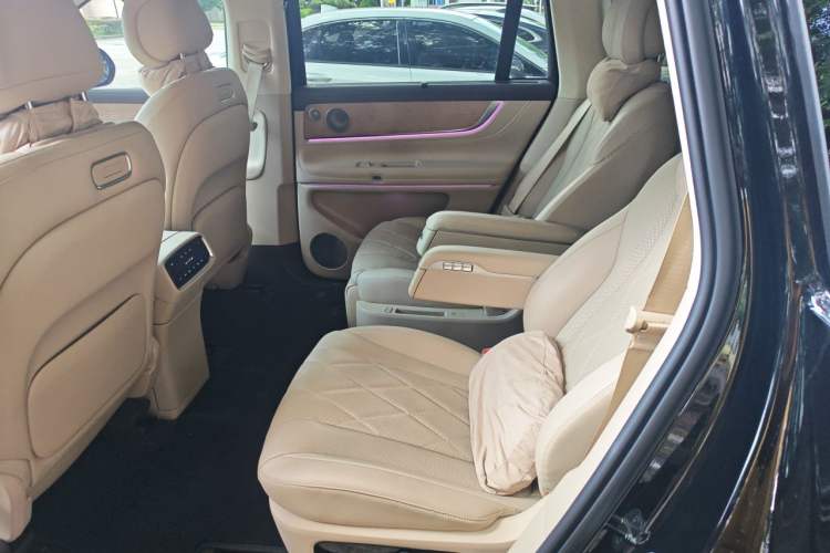 Used Hima AITO M9 2024 Range-Extended Ultra Version 42 kWh 6-Seater Model Left Rear Seat