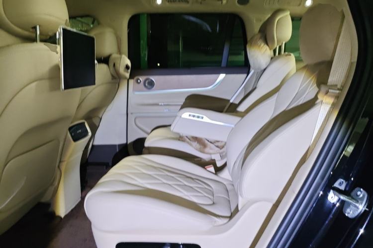 Used Hima AITO M9 2024 Range-Extended Max Edition 42 kWh 6-Seater Version Left Rear Seat