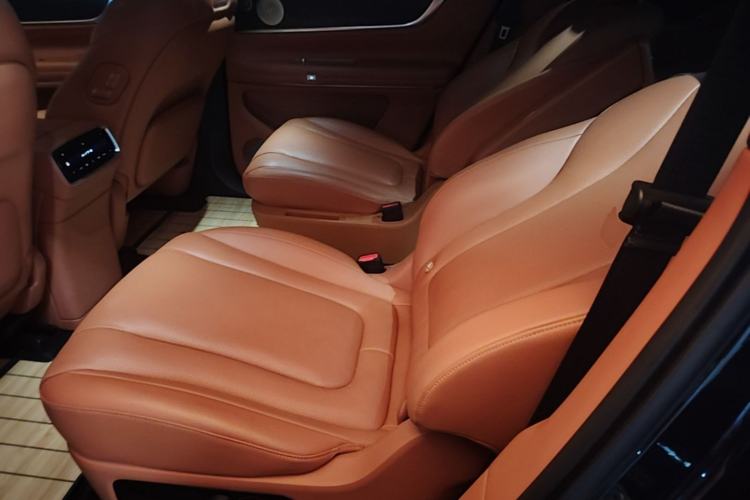 Used Hima AITO M9 2024 Range-Extended Max Edition 52 kWh 6-Seater Version Left Rear Seat