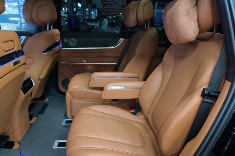 Used Hima AITO M9 2024 Range-Extended Ultra Version 52 kWh 6-Seater Model Left Rear Seat
