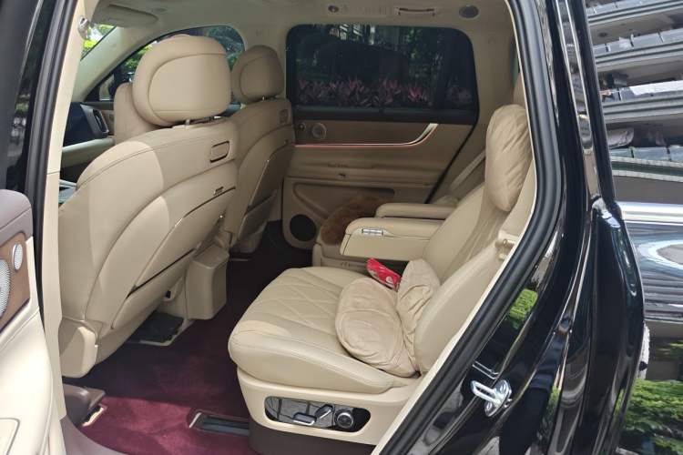 Used Hima AITO M9 2024 Range-Extended Ultra Version 52 kWh 6-Seater Model Left Rear Seat