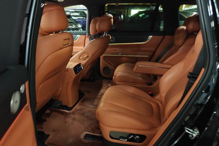 Used Hima AITO M9 2024 Range-Extended Ultra Version 52 kWh 6-Seater Model Left Rear Seat