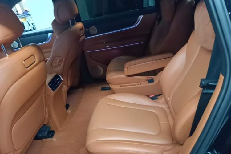 Used Hima AITO M9 2024 Range-Extended Max Edition 42 kWh 6-Seater Version Left Rear Seat