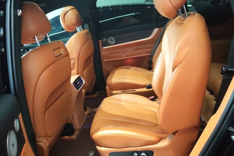 Used Hima AITO M9 2024 Range-Extended Ultra Version 52 kWh 6-Seater Model Left Rear Seat