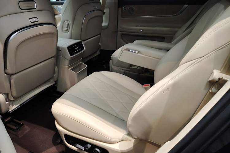 Used Hima AITO M9 2024 Range-Extended Ultra Version 52 kWh 6-Seater Model Left Rear Seat