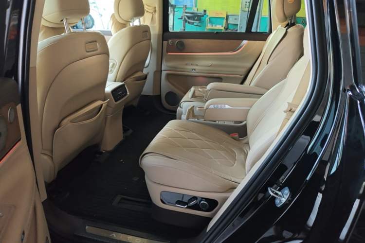 Used Hima AITO M9 2024 Range-Extended Ultra Version 52 kWh 6-Seater Model Left Rear Seat
