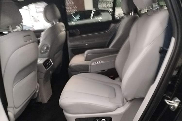 Used Hima AITO M9 2024 Range-Extended Max Edition 52 kWh 6-Seater Version Left Rear Seat