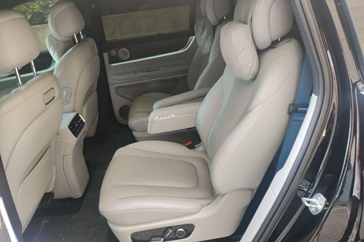 Used Hima AITO M9 2024 Range-Extended Max Edition 42 kWh 6-Seater Version Left Rear Seat