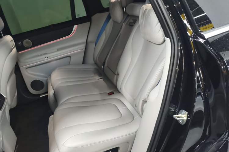 Used Hima AITO M9 2024 All-Electric Ultra Version 100 kWh 5-Seater Model Left Rear Seat