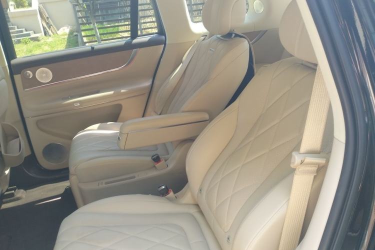 Used Hima AITO M9 2024 All-Electric Ultra Version 100 kWh 6-Seater Model Left Rear Seat
