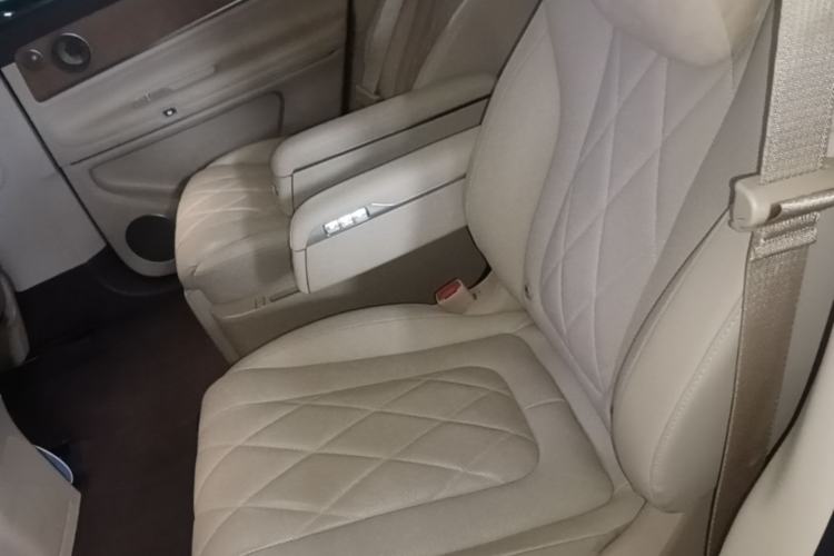 Used Hima AITO M9 2024 Range-Extended Ultra Version 42 kWh 6-Seater Model Left Rear Seat