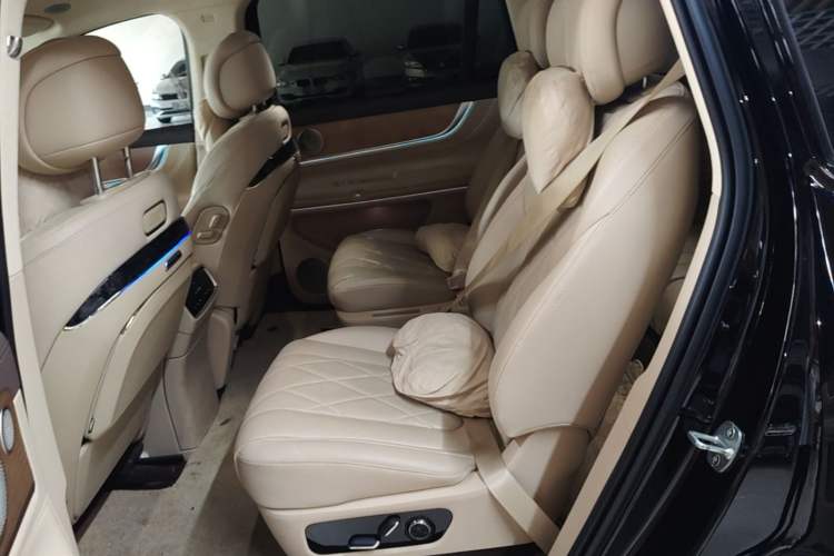 Used Hima AITO M9 2024 Range-Extended Max Edition 52 kWh 6-Seater Version Left Rear Seat