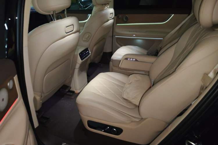 Used Hima AITO M9 2024 All-Electric Ultra Version 100 kWh 6-Seater Model Left Rear Seat
