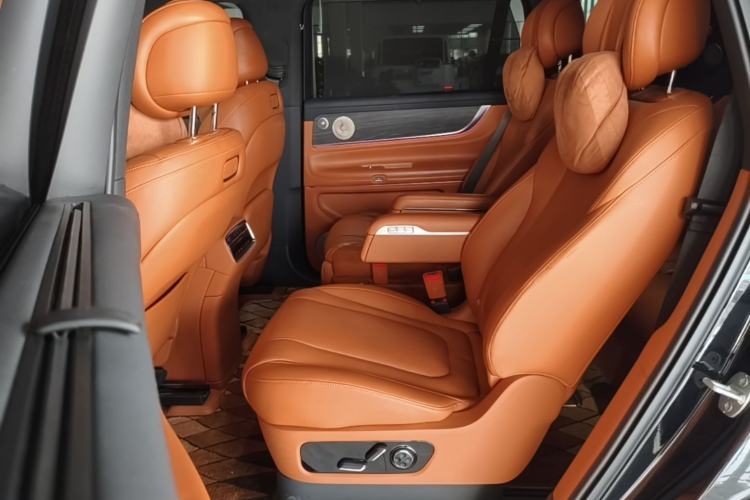 Used Hima AITO M9 2024 Range-Extended Ultra Version 42 kWh 6-Seater Model Left Rear Seat