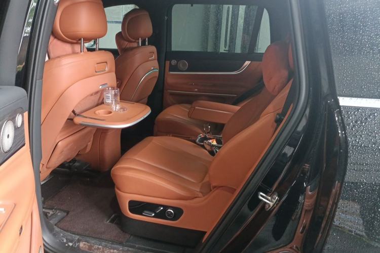 Used Hima AITO M9 2024 Range-Extended Ultra Version 42 kWh 6-Seater Model Left Rear Seat