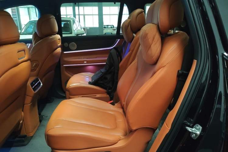 Used Hima AITO M9 2024 Range-Extended Ultra Version 42 kWh 6-Seater Model Left Rear Seat