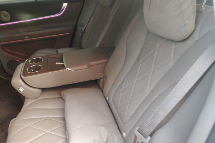 Used Hima AITO M9 2024 Range-Extended Ultra Version 52 kWh 5-Seater Model Left Rear Seat