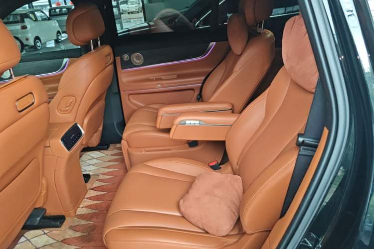 Used Hima AITO M9 2024 Range-Extended Ultra Version 52 kWh 6-Seater Model Left Rear Seat