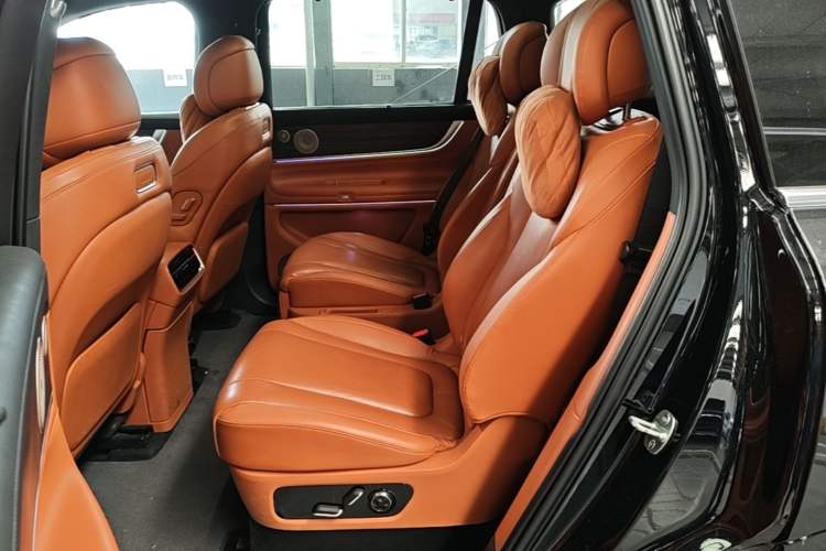 Used Hima AITO M9 2024 Range-Extended Ultra Version 42 kWh 6-Seater Model Left Rear Seat