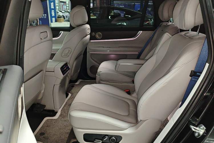 Used Hima AITO M9 2024 Range-Extended Ultra Version 42 kWh 6-Seater Model Left Rear Seat