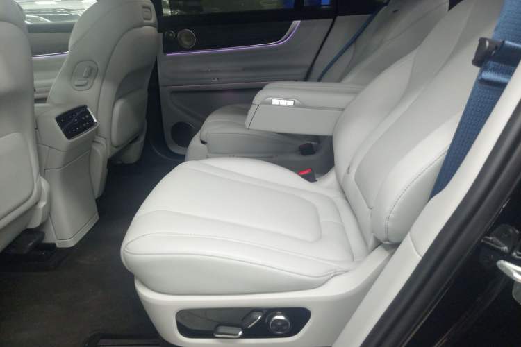 Used Hima AITO M9 2024 Range-Extended Ultra Version 42 kWh 6-Seater Model Left Rear Seat