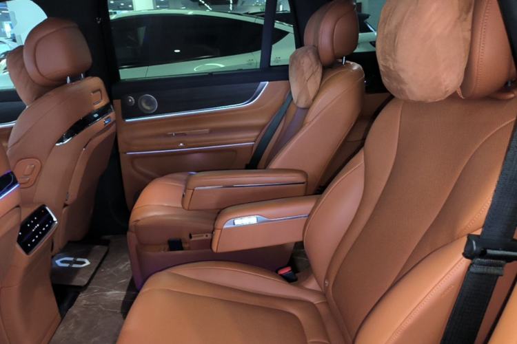 Used Hima AITO M9 2024 Range-Extended Ultra Version 42 kWh 6-Seater Model Left Rear Seat