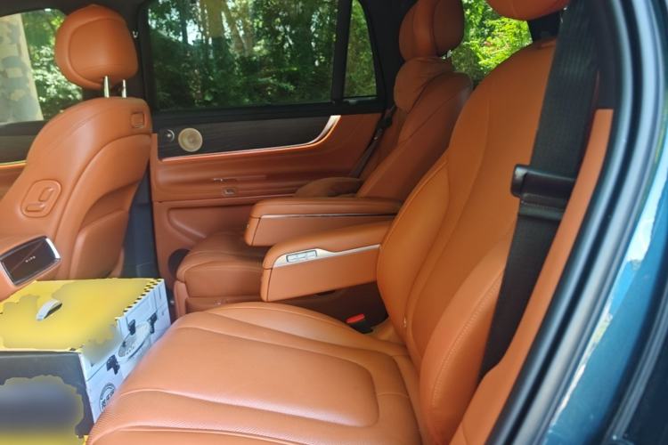 Used Hima AITO M9 2024 Range-Extended Ultra Version 42 kWh 6-Seater Model Left Rear Seat